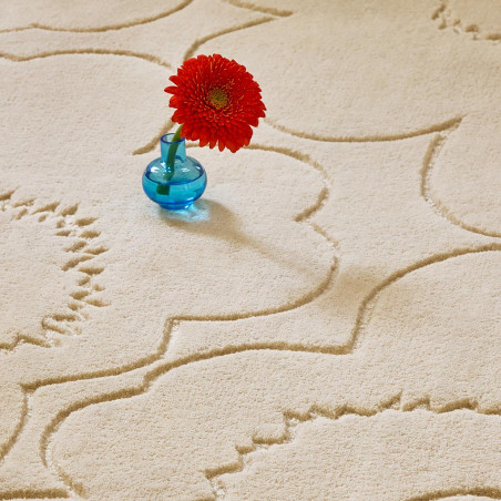 Tapis haut de gamme de couloir en laine écru Piirto floral par Marimekko ambiance zoom