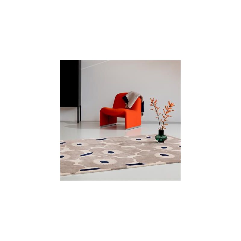 Tapis haut de gamme en laine écru Unikko Grège par Marimekko salon