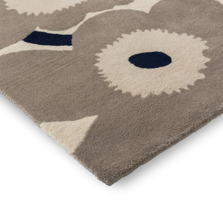 Tapis haut de gamme en laine écru Unikko Grège par Marimekko coin