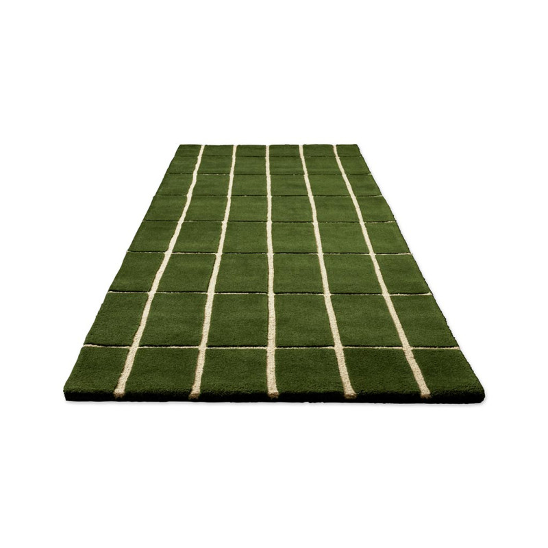 Tapis de couloir haut de gamme en laine vert Tiiliskivi par Marimekko à plat