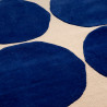 Tapis haut de gamme en laine bleu Isot Kivetpar Marimekko zoom