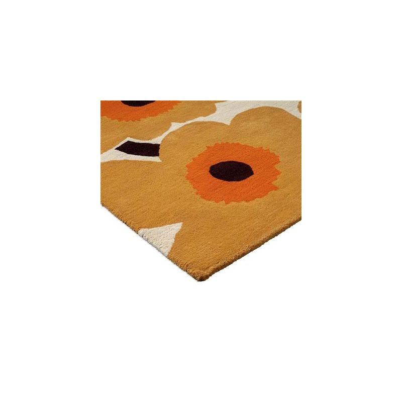 Tapis de couloir en laine miel Unikko par Marimekko coin