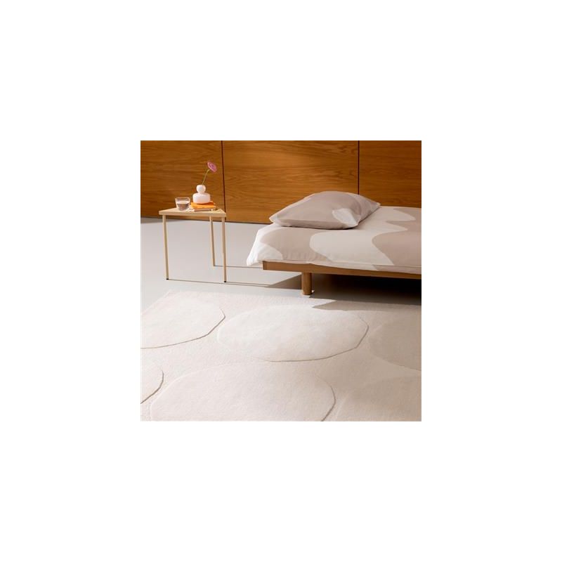 Tapis haut de gamme en laine écru Isot Kivet par Marimekko salon