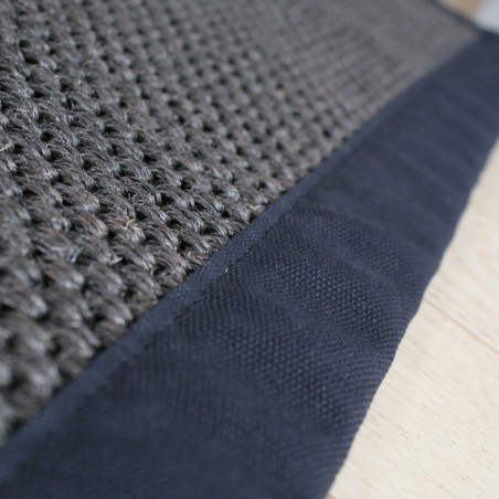 Tapis en sisal gansé tressé gris foncé personnalisable Tapis en sisal gansé tressé gris foncé personnalisable