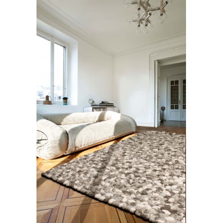 Tapis Design On The Rocks beige en galets de laine par Angelo Tapis Design On The Rocks beige en galets de laine par Angelo