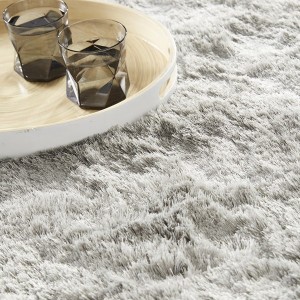 Tapis shaggy gris clair par Home Spirit