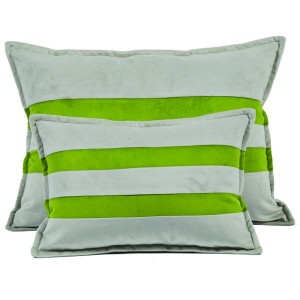 Coussin gris à bandes vertes sur Tapis-Chic.com